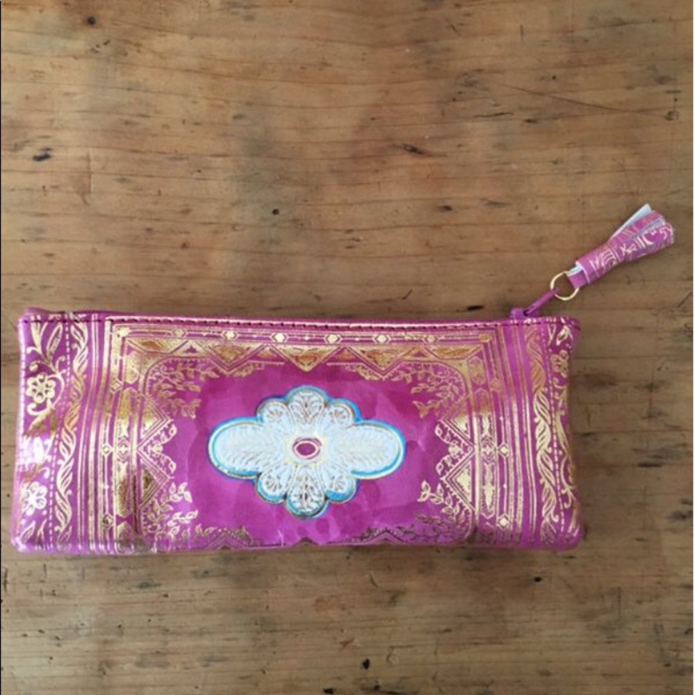 18K EMBOSSED LEATHER POUCHETTE FROM ITALY